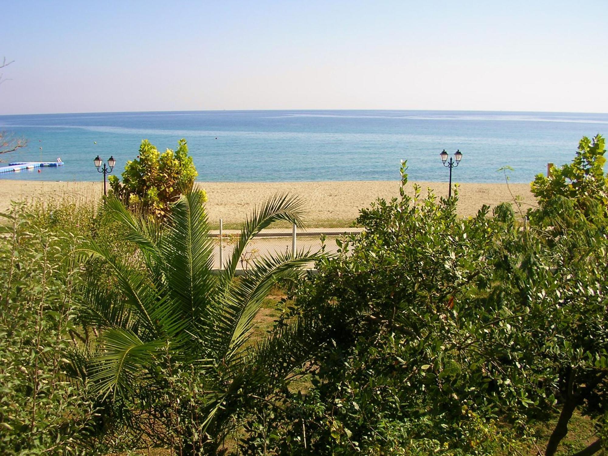 Apartments Ziogas Paralia Skotinis Exterior photo