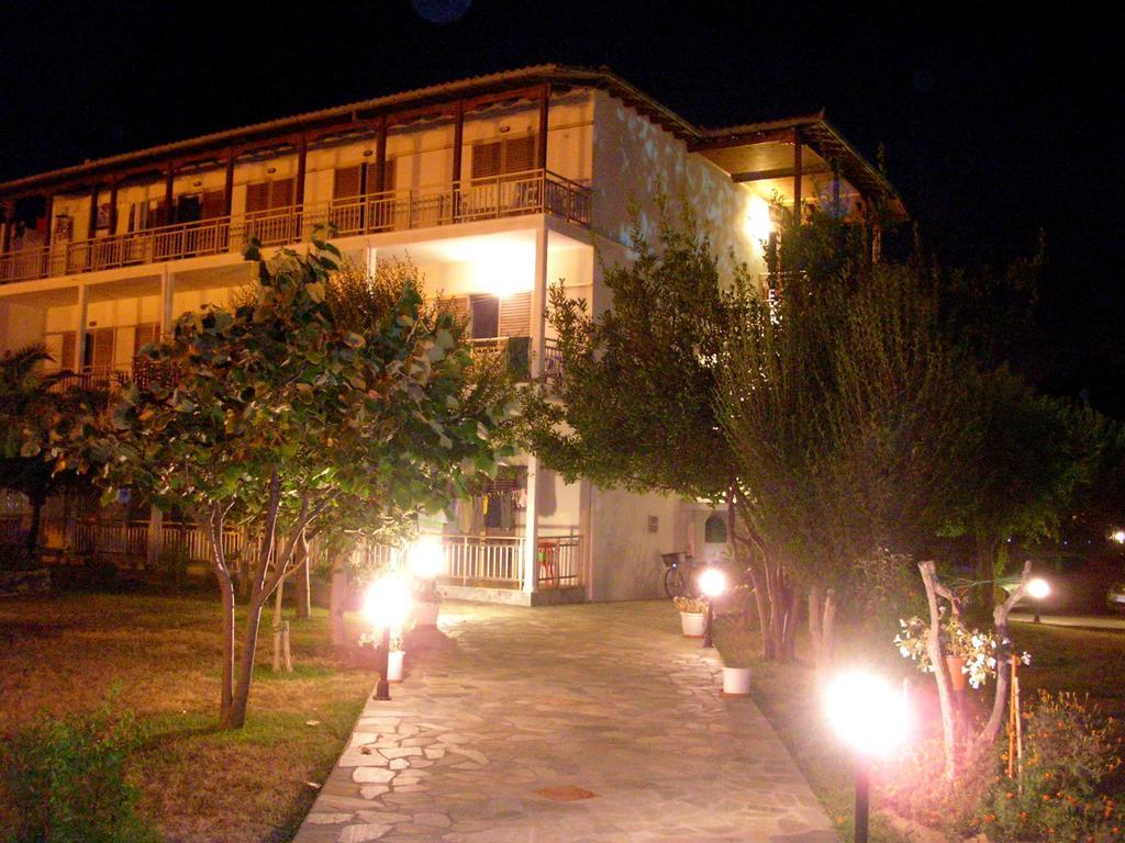 Apartments Ziogas Paralia Skotinis Exterior photo